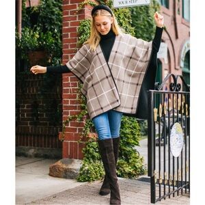 🤎 Tuckernuck Plaid Fleece Tan Brown Cape / Poncho / Serape One Size